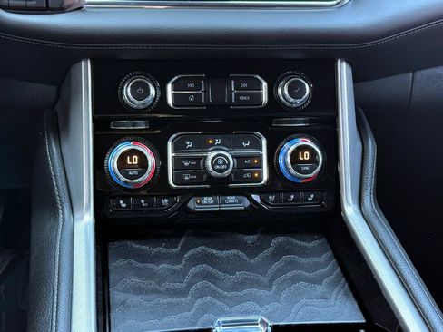 Used 2023 GMC Yukon Denali AWD/4WD image 31