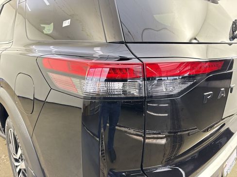 Certified 2023 Nissan Pathfinder Platinum w/ Lighting Package (N93) image 32