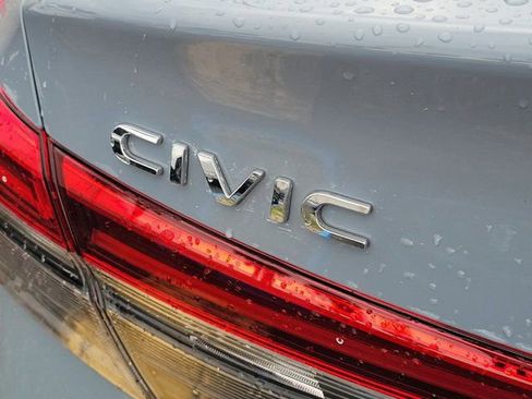 Used 2023 Honda Civic Touring image 7