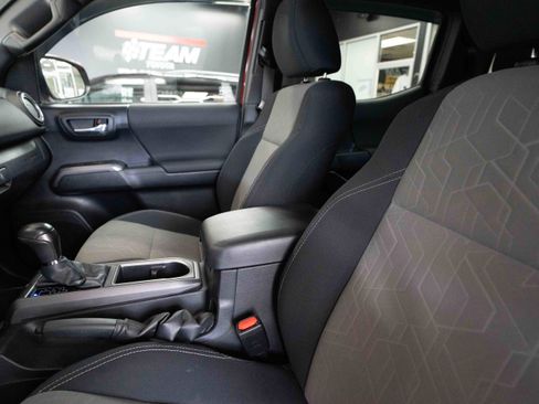 Used 2021 Toyota Tacoma TRD Off-Road image 10