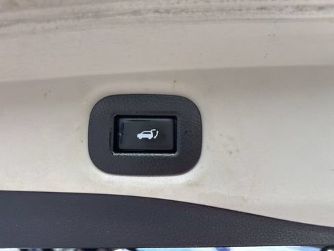 Used 2018 Nissan Rogue SV w/ Premium Package AWD/4WD image 16