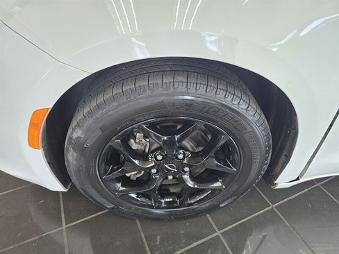 Used 2018 Chrysler Pacifica Touring Plus w/ Tire & Wheel Group image 37