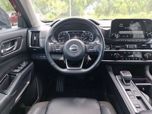 Certified 2023 Nissan Pathfinder SL FWD image 11