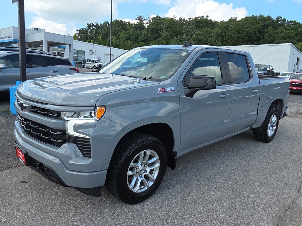 Used 2024 Chevrolet Silverado 1500 RST w/ Z71 Off-Road Package AWD/4WD image 4