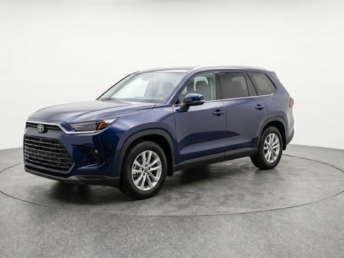 Used 2025 Toyota Grand Highlander FWD image 3