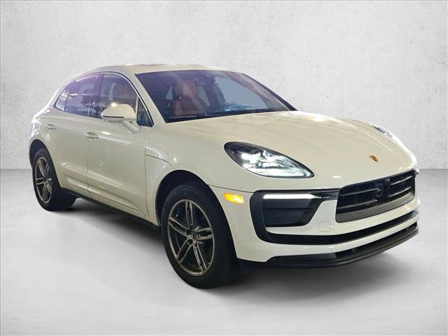 Used 2022 Porsche Macan AWD/4WD image 3