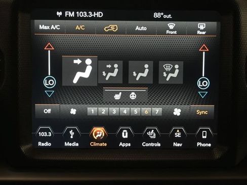 Used 2018 Jeep Wrangler Unlimited Sahara w/ Uconnect 4C Nav & Sound Group AWD/4WD image 11