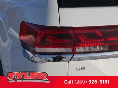 Used 2025 Volkswagen Atlas SE AWD/4WD image 12