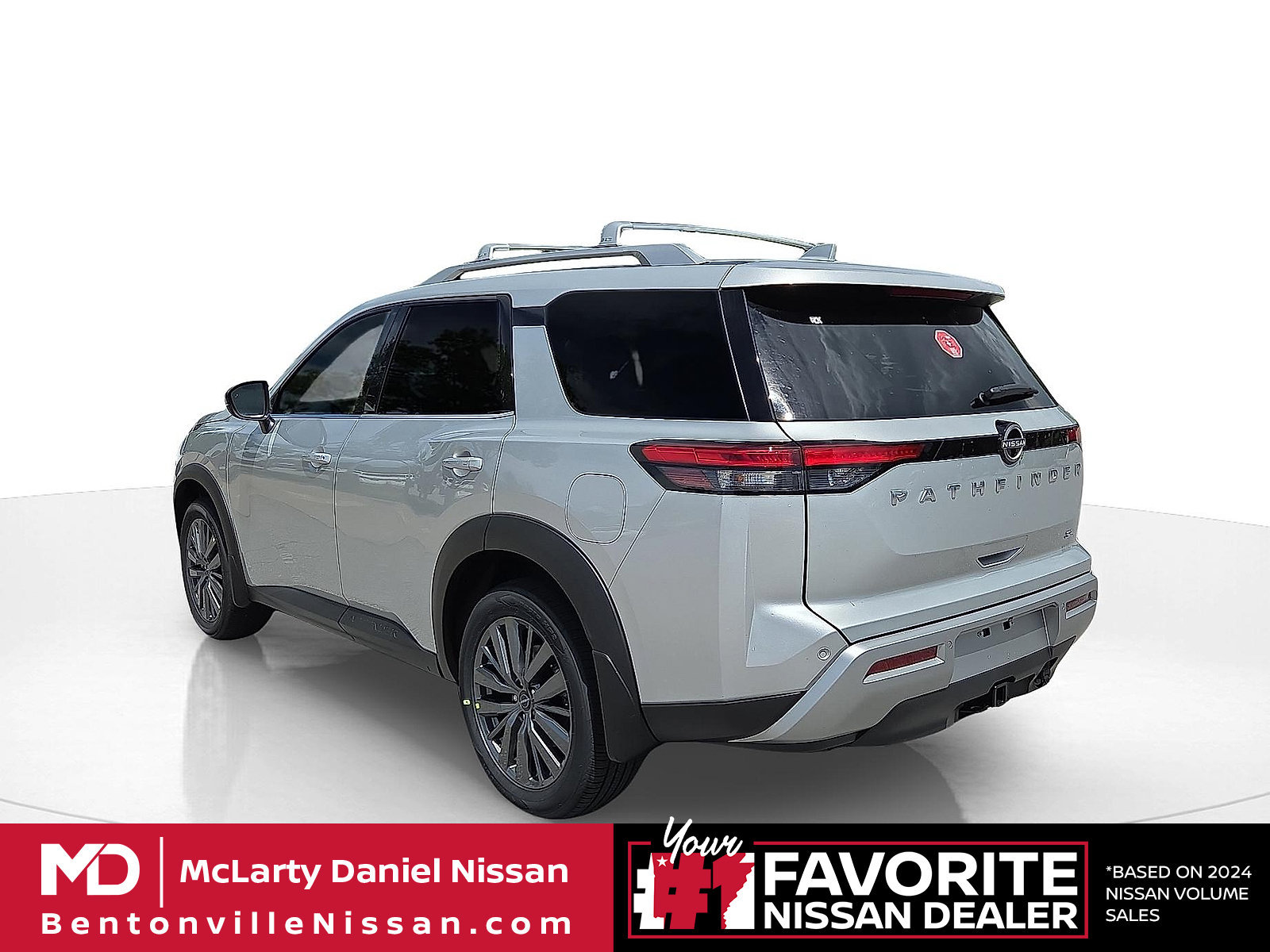 Used 2025 Nissan Pathfinder SL w/ SL Premium Package FWD image 4