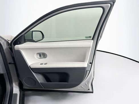Used 2024 Hyundai Ioniq 5 SE RWD image 31