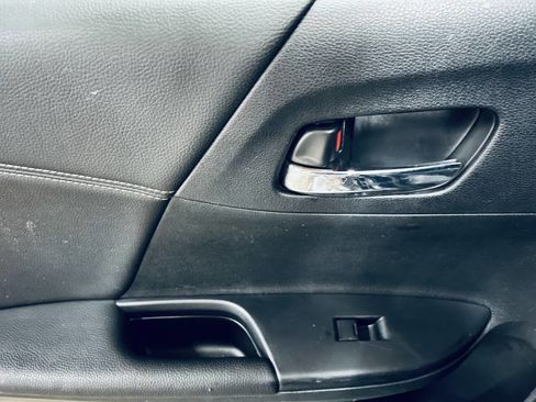 Used 2017 Honda Accord Sport image 21
