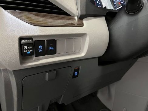 Certified 2025 Toyota Sienna XLE w/ XLE Plus Package AWD/4WD image 17