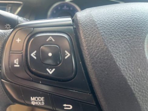 Used 2016 Toyota Camry LE FWD image 11