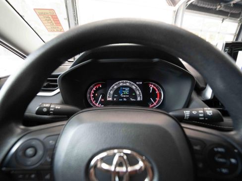 Used 2024 Toyota RAV4 LE AWD/4WD image 15