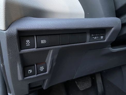 Used 2024 Toyota Sienna LE FWD image 11