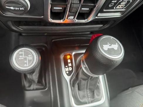 Used 2025 Jeep Wrangler Unlimited Sahara w/ Safety Group AWD/4WD image 26