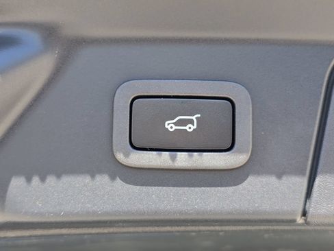Used 2020 Land Rover Range Rover Velar S AWD/4WD image 13
