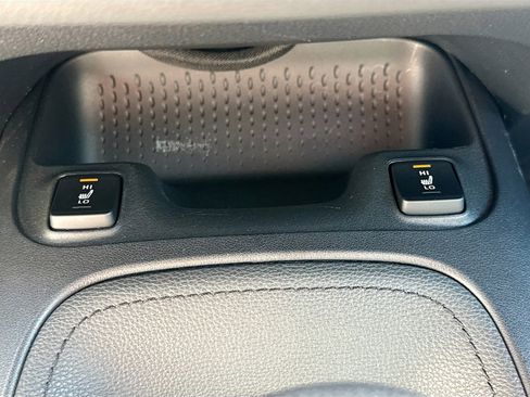 Used 2020 Toyota Corolla XLE image 17