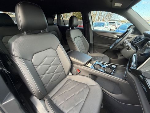 Used 2025 Volkswagen Atlas Cross Sport SE image 37