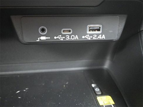 New 2025 Subaru Crosstrek 2.5i Limited image 9