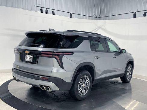 Used 2025 Chevrolet Traverse LT AWD/4WD image 11