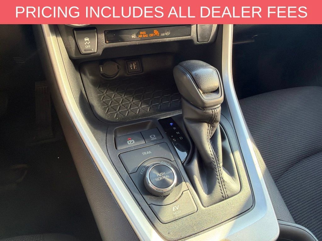Used 2025 Toyota RAV4 LE AWD/4WD image 14