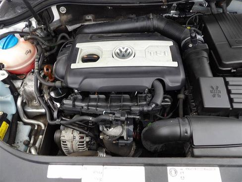 Used 2013 Volkswagen CC Sport image 26