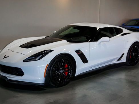Used 2019 Chevrolet Corvette Z06 w/ Z07 Performance Package image 6