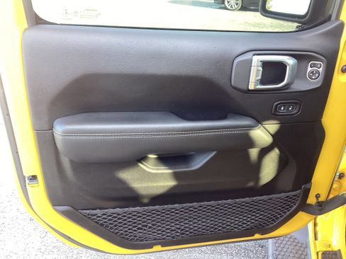 Used 2020 Jeep Wrangler Unlimited Sahara w/ Uconnect 4C Nav & Sound Group image 15