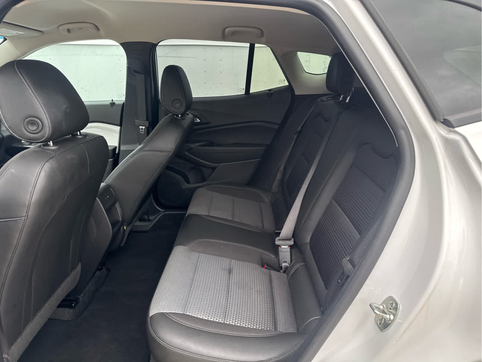 Used 2025 Chevrolet Trax LT FWD image 32