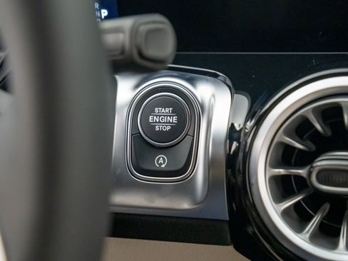 Certified 2025 Mercedes-Benz GLB 250 4MATIC image 21