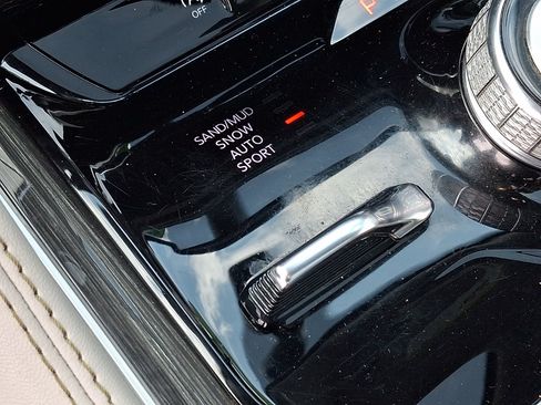 Used 2022 Jeep Wagoneer Series II w/ Premium Group I AWD/4WD image 27