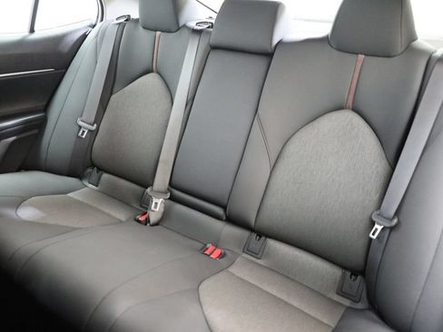 Used 2020 Toyota Camry LE FWD image 10