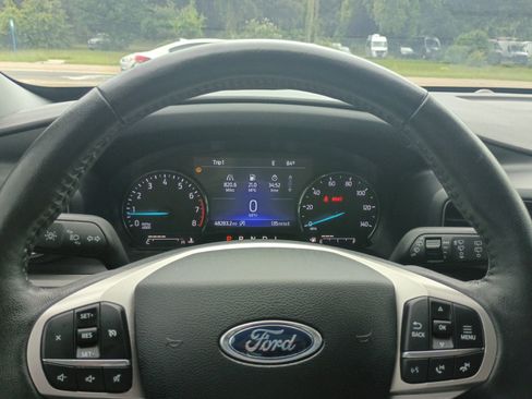 Used 2024 Ford Explorer XLT w/ Equipment Group 202A RWD image 9