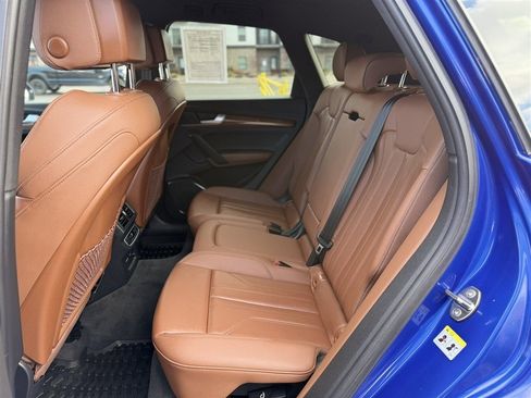 Used 2022 Audi Q5 e Premium w/ Convenience Package image 21