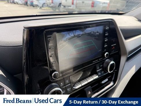 Used 2022 Toyota Highlander XLE AWD/4WD image 22