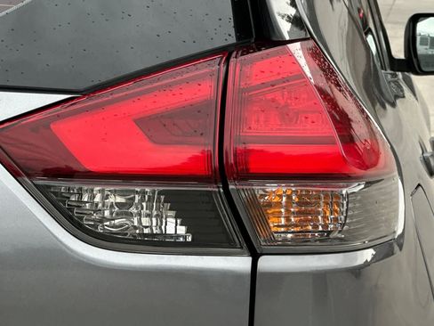 Used 2017 Nissan Rogue S FWD image 32