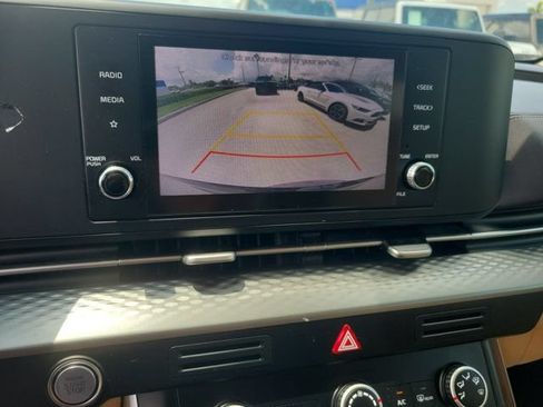 Used 2022 Kia Carnival LX FWD image 28