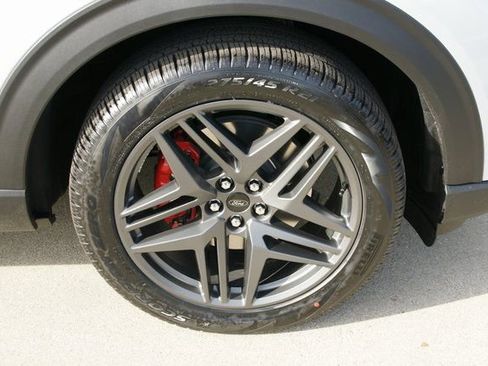 New 2026 Ford Explorer ST-Line w/ ST-Line Street Pack image 9