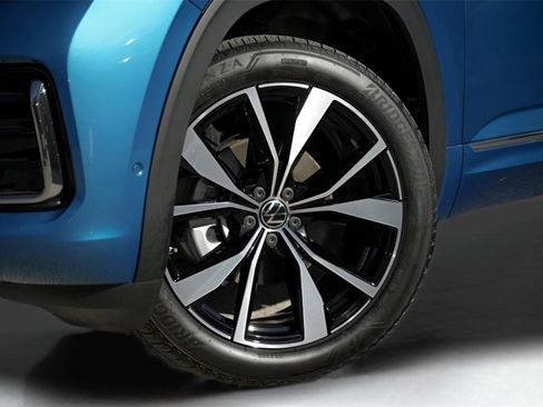 Used 2024 Volkswagen Atlas Cross Sport SEL Premium R-Line image 31