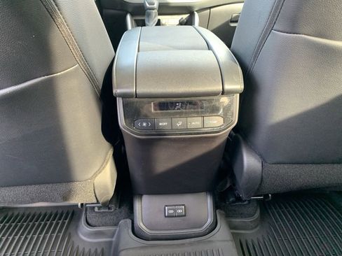 Used 2024 Toyota Highlander XLE image 14
