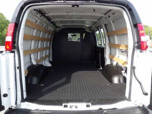 Used 2024 Chevrolet Express 2500 w/ Driver Convenience Package image 45