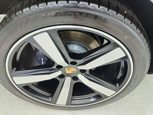 Used 2025 Porsche Cayenne Coupe AWD/4WD image 57