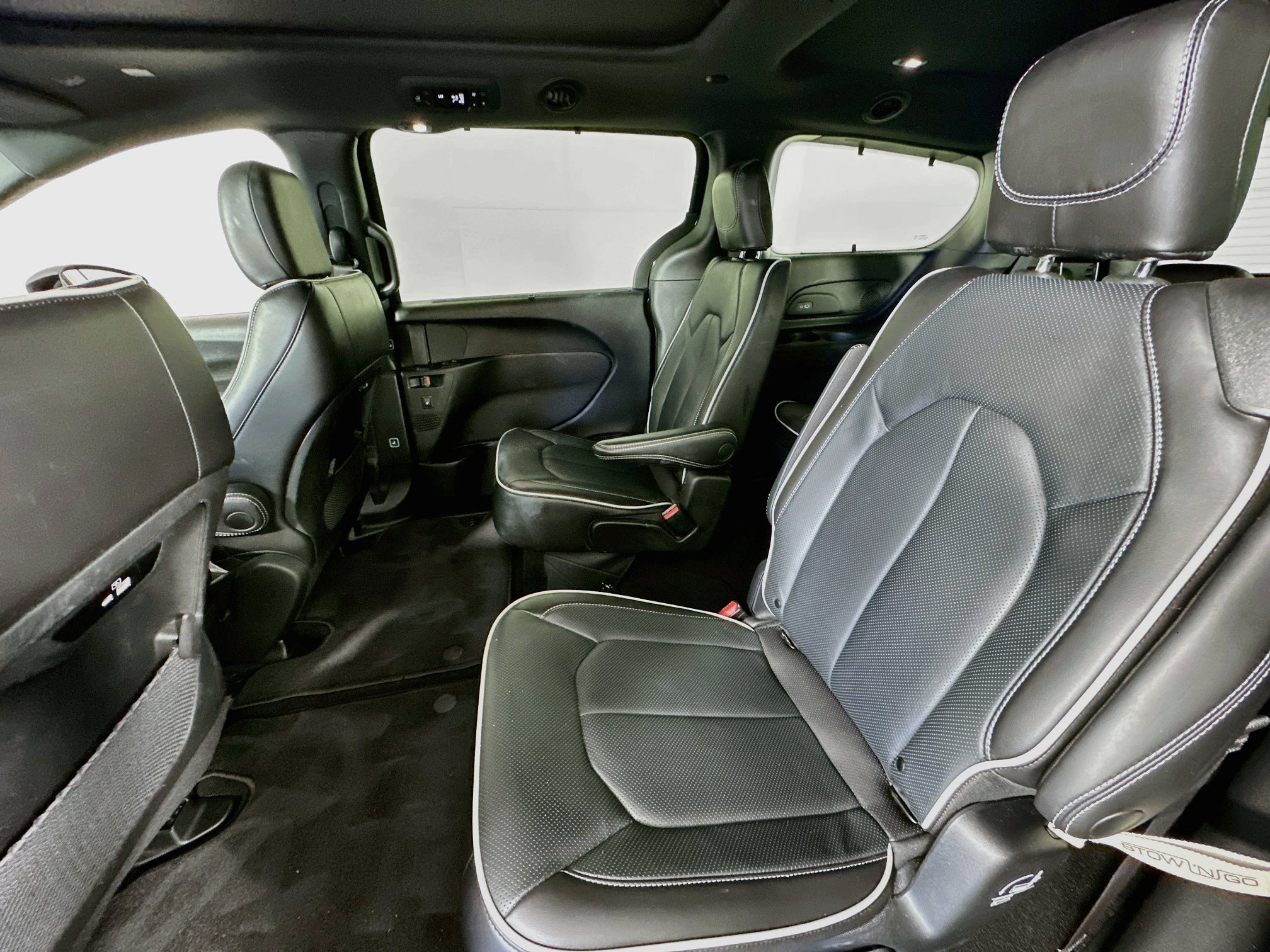Used 2023 Chrysler Pacifica Limited w/ S Appearance Package FWD image 25