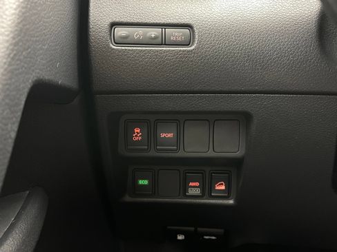 Used 2016 Nissan Rogue SV AWD/4WD image 19