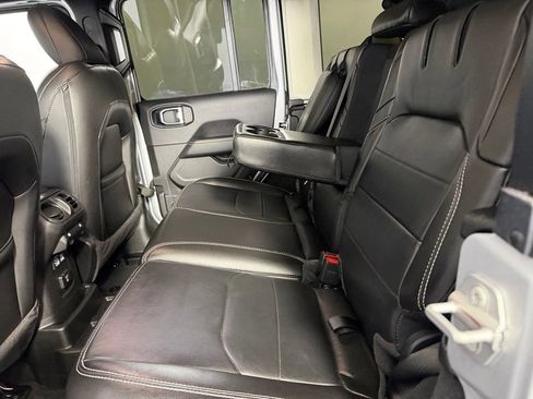 Used 2023 Jeep Wrangler Unlimited Sahara AWD/4WD image 25