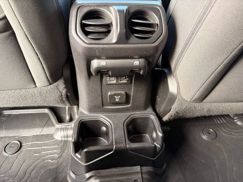 Used 2019 Jeep Wrangler Unlimited Sahara AWD/4WD image 39