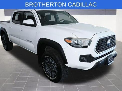 Used 2018 Toyota Tacoma TRD Off-Road w/ Technology Package AWD/4WD image 9