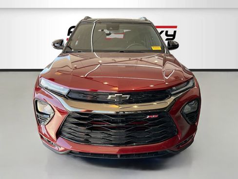 Used 2023 Chevrolet TrailBlazer RS w/ Convenience Package FWD image 2