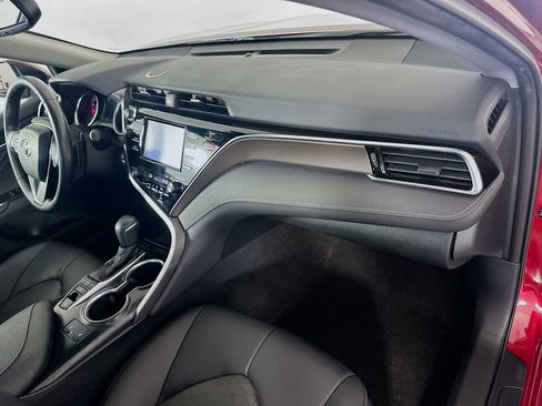 Used 2018 Toyota Camry XSE image 29